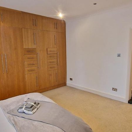 Apartmán Action Packed Local 3Br 1 Mins Walk To Everything Londýn Exteriér fotografie