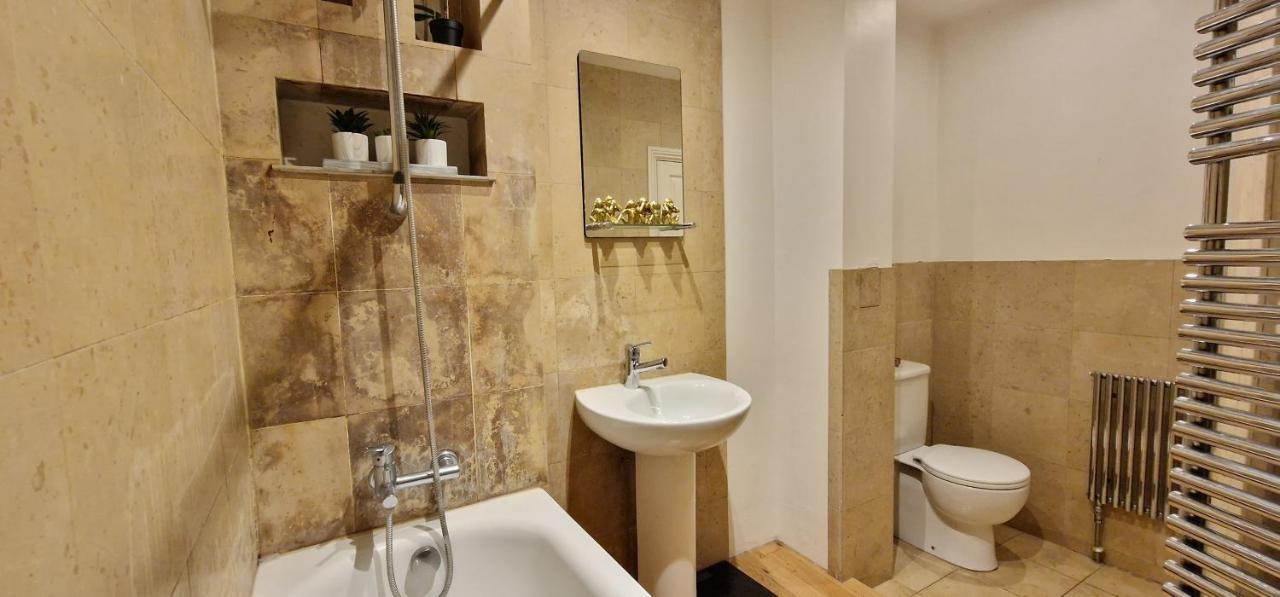 Apartmán Action Packed Local 3Br 1 Mins Walk To Everything Londýn Exteriér fotografie